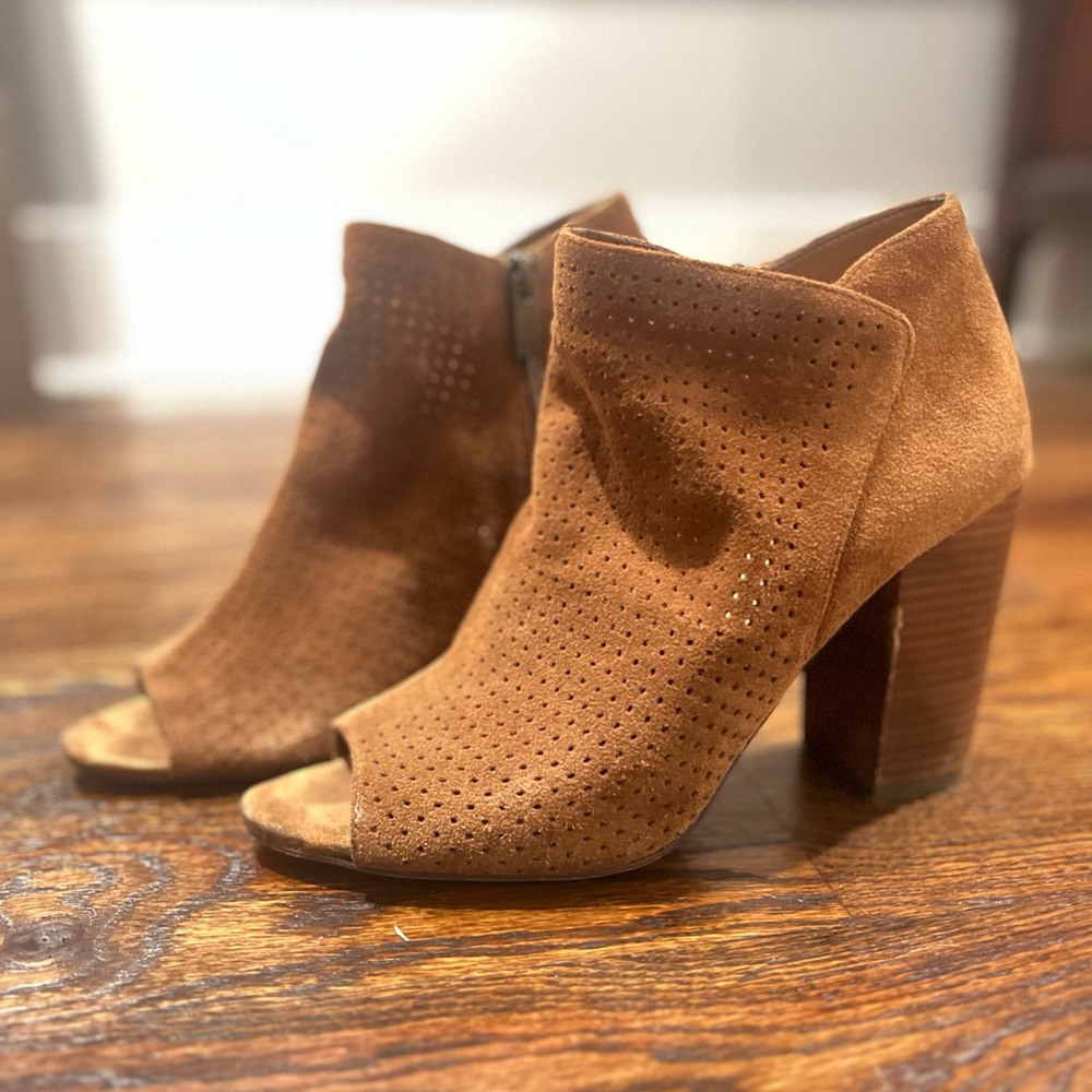 Brown Peep-toe booties
